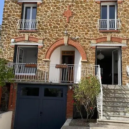 Maison De Meuliere Pres De Paris Avec Jardin, Cheminee Et Confort Inclus - Fr-1-527-45 Holiday home Carrieres-sur-Seine